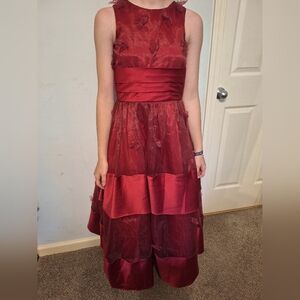 Lapis Red Sleeveless Crew Neck Midi Dress